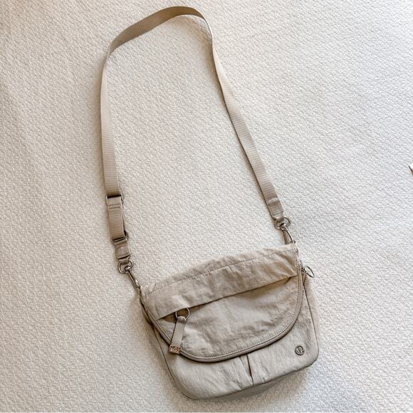 Lululemon Festival Bag Chrome Silver Grey 5L - Picture 1 of 6